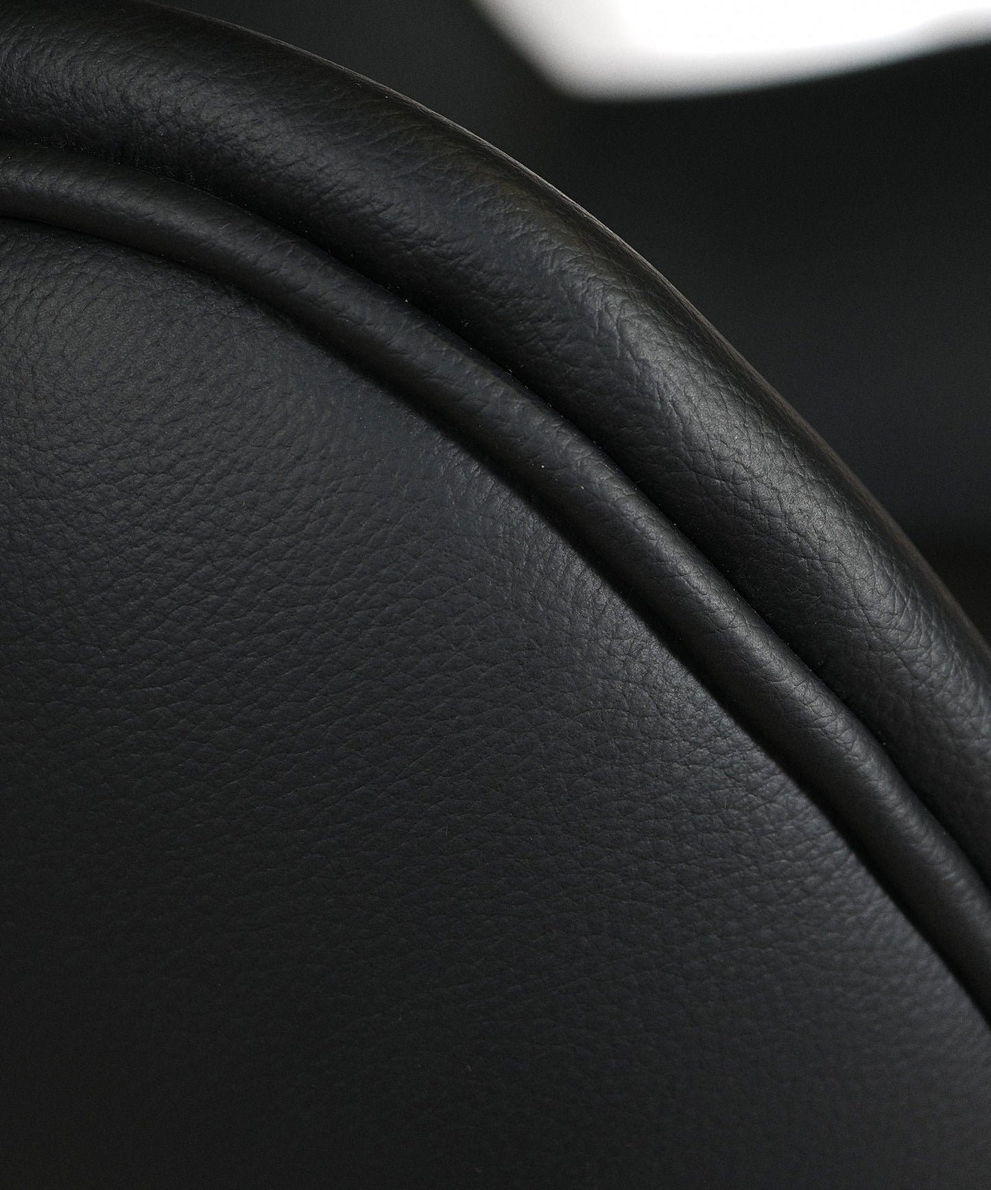 55557666636162 Sillón en Piel y Acero con Reposabrazos Monet Sillones tapizados Northdeco