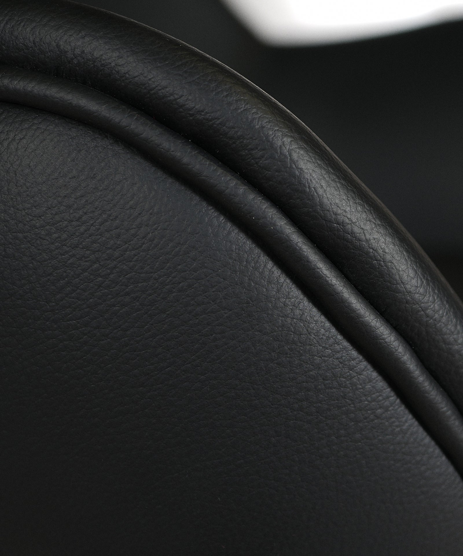 55557666636162 Sillón en Piel y Acero con Reposabrazos Monet Sillones tapizados Northdeco