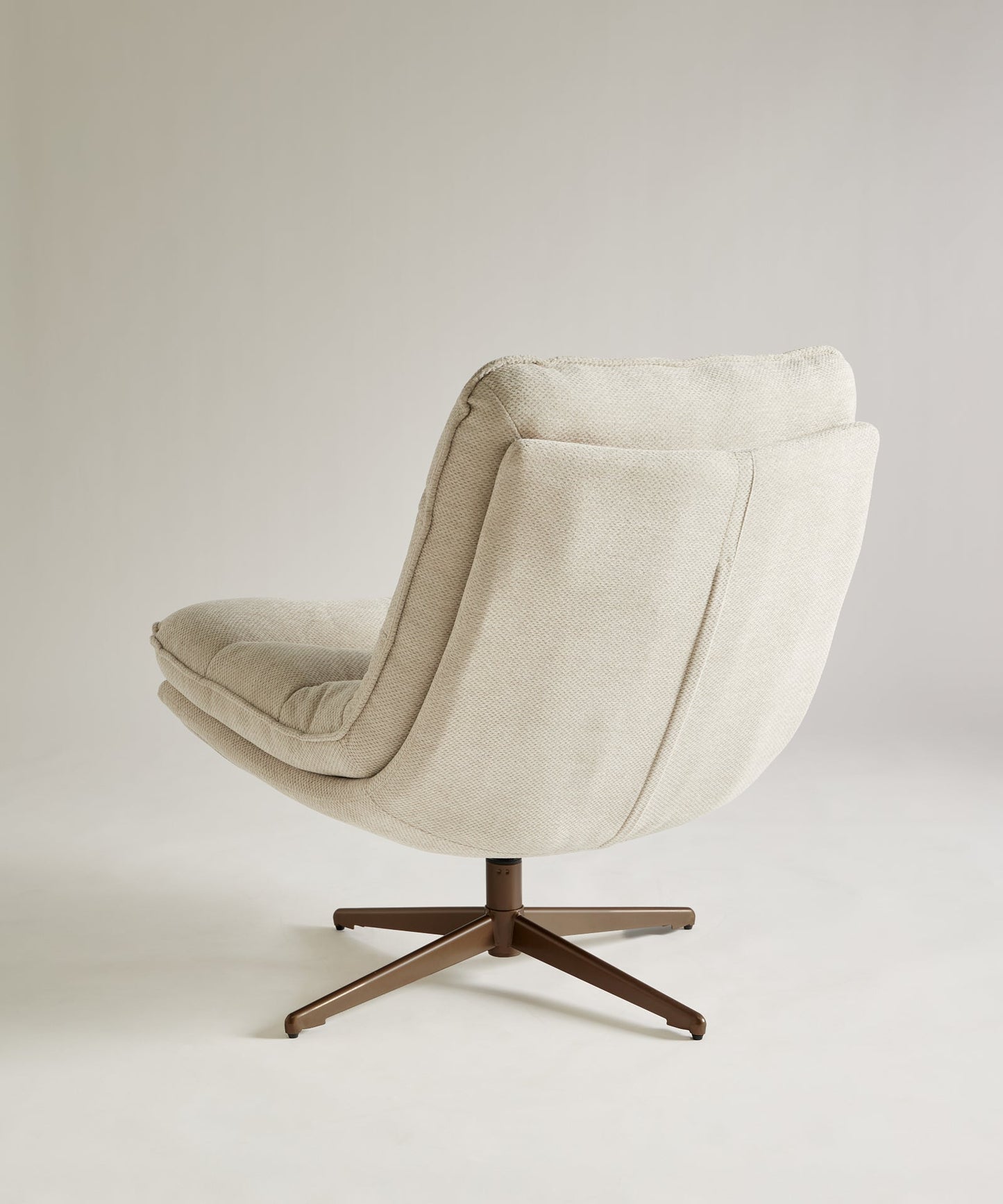 56695281811842 Sillón giratorio en tela Allie Sillones tapizados Northdeco