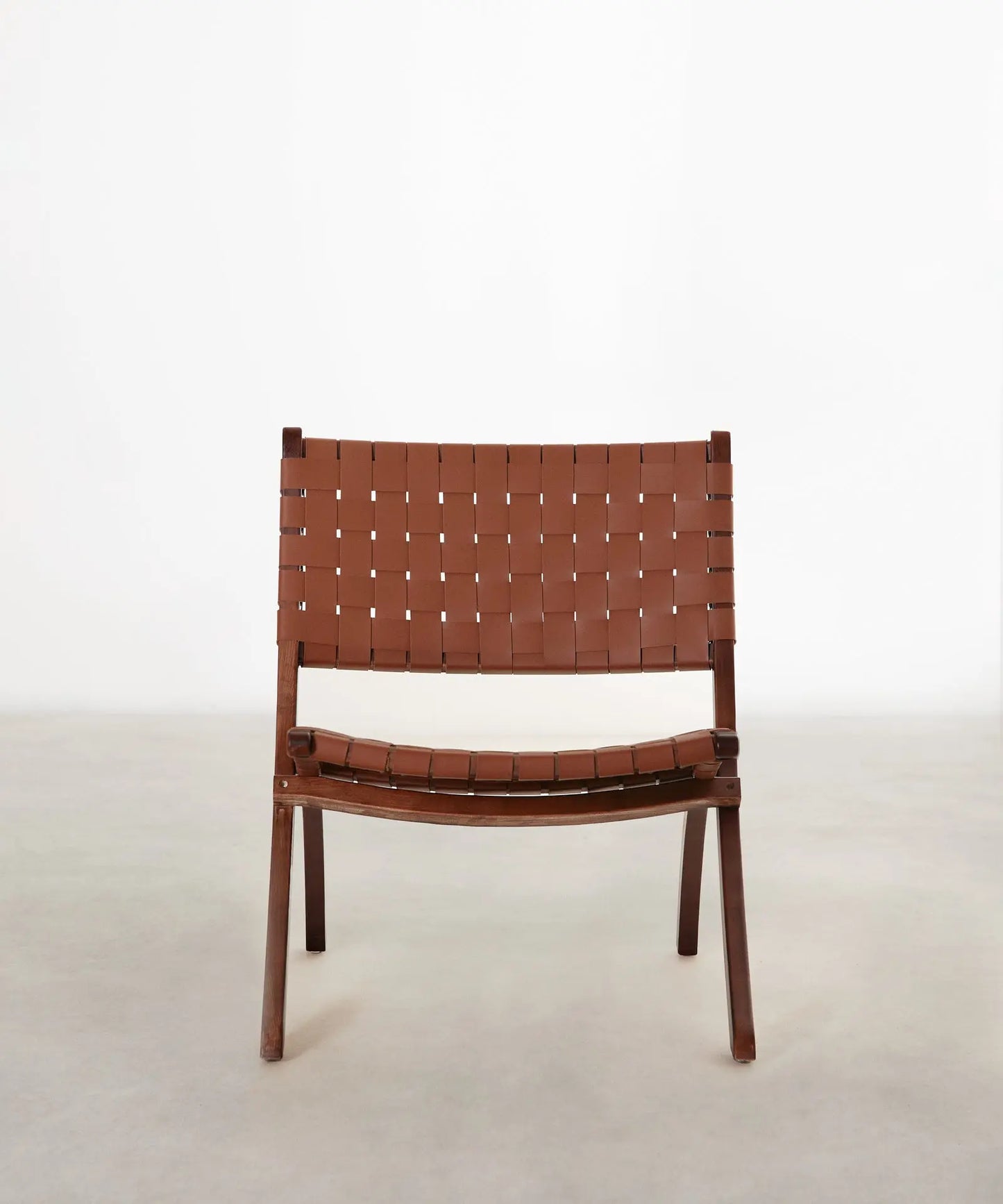 55646847697282 Sillón en Madera y Cuero Sintético Zyra Sillas de Madera Northdeco