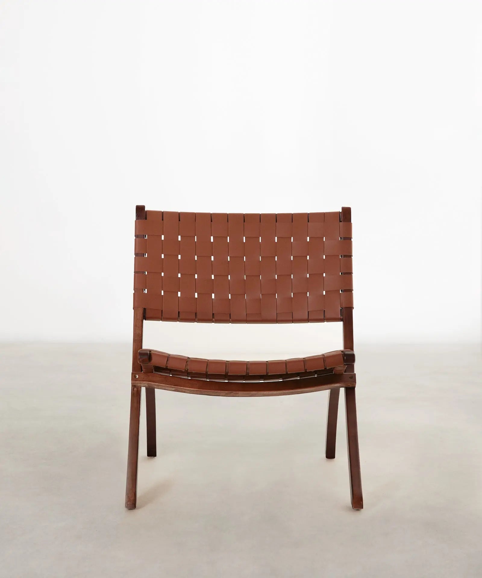 55646847697282 Sillón en Madera y Cuero Sintético Zyra Sillas de Madera Northdeco