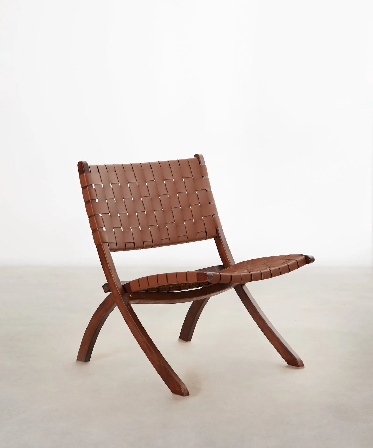 55646847697282 Sillón en Madera y Cuero Sintético Zyra Sillas de Madera Northdeco