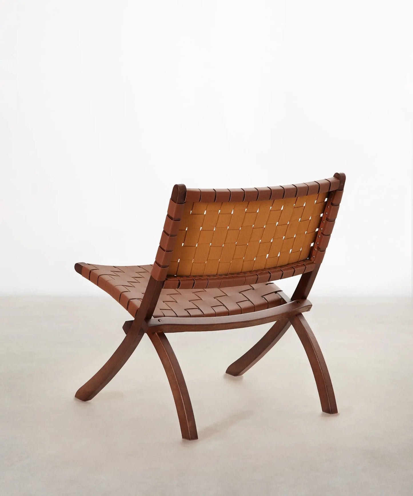 55646847697282 Sillón en Madera y Cuero Sintético Zyra Sillas de Madera Northdeco