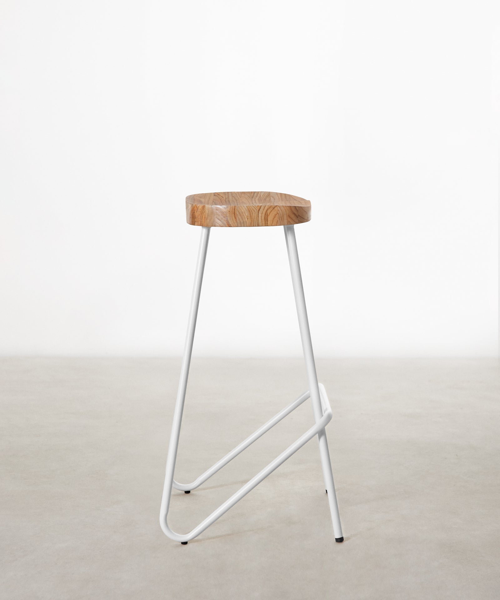 55535025586562 Taburete Alto en Acero y Madera Kai Taburetes Northdeco