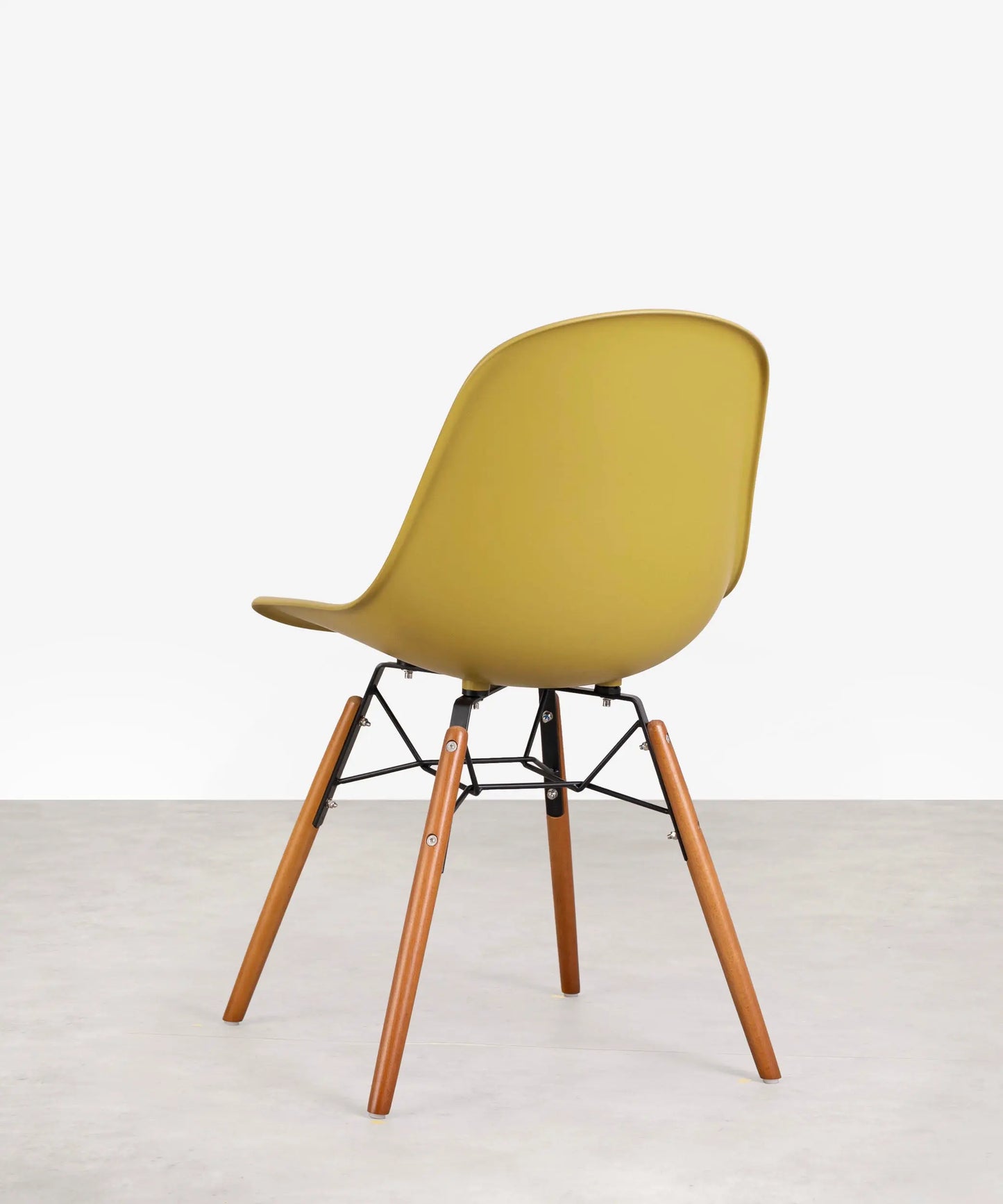 42033017192627 Silla de Polipropileno y Madera Elon Sillas de Plástico Northdeco