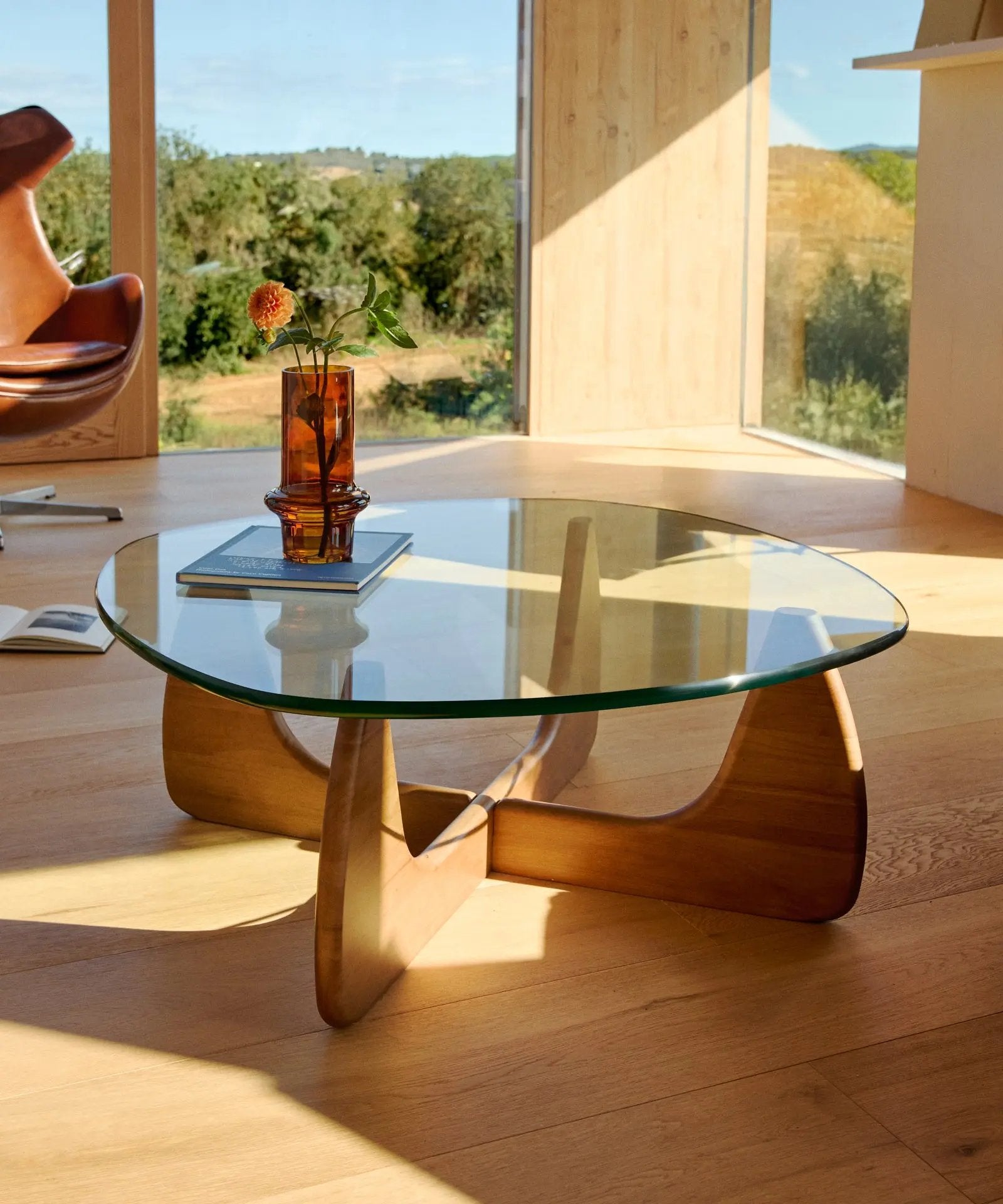 Tavolino basso ovale in legno massello in tono marrone 120x35cm - BLOOM Tavolino basso ovale in legno massello in tono marrone 120x35cm - BLOOM